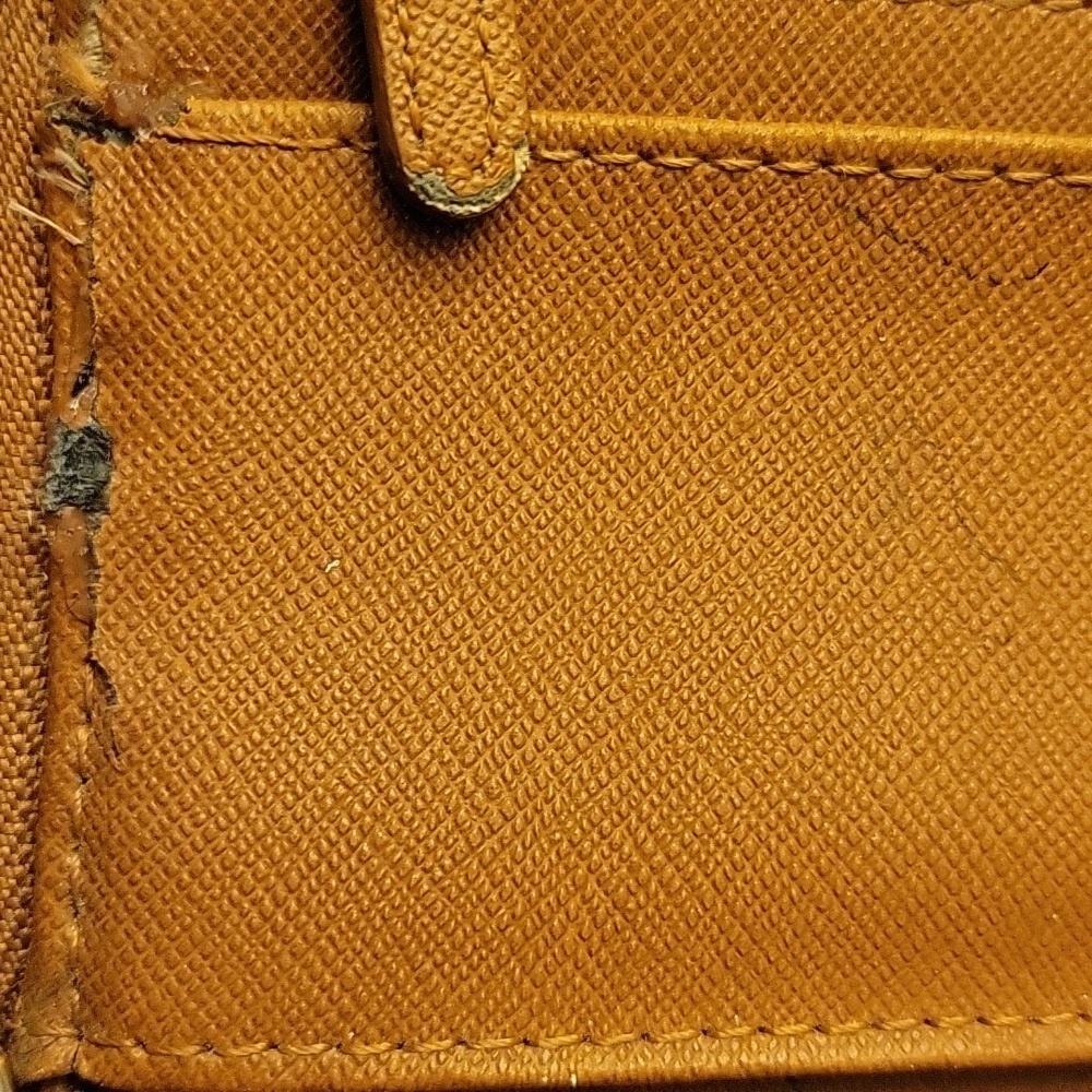 Michael Kors Beige Wallet - Picture 16 of 16